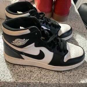 Size women’s 7 Jordan 1’s
